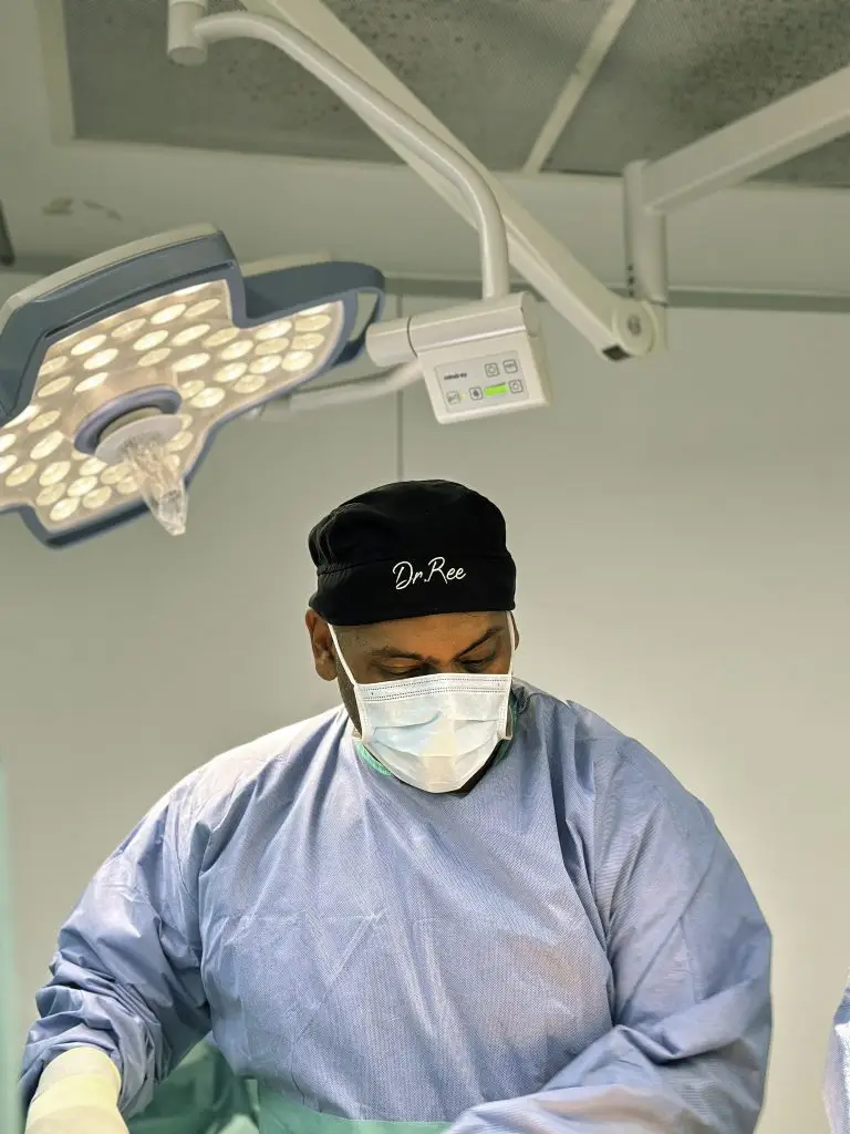 Dr.ReeBCN – Especialista en Lipovaser y Renuvion